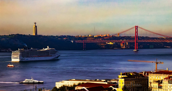 Golden Gate Bridge in Lisbon